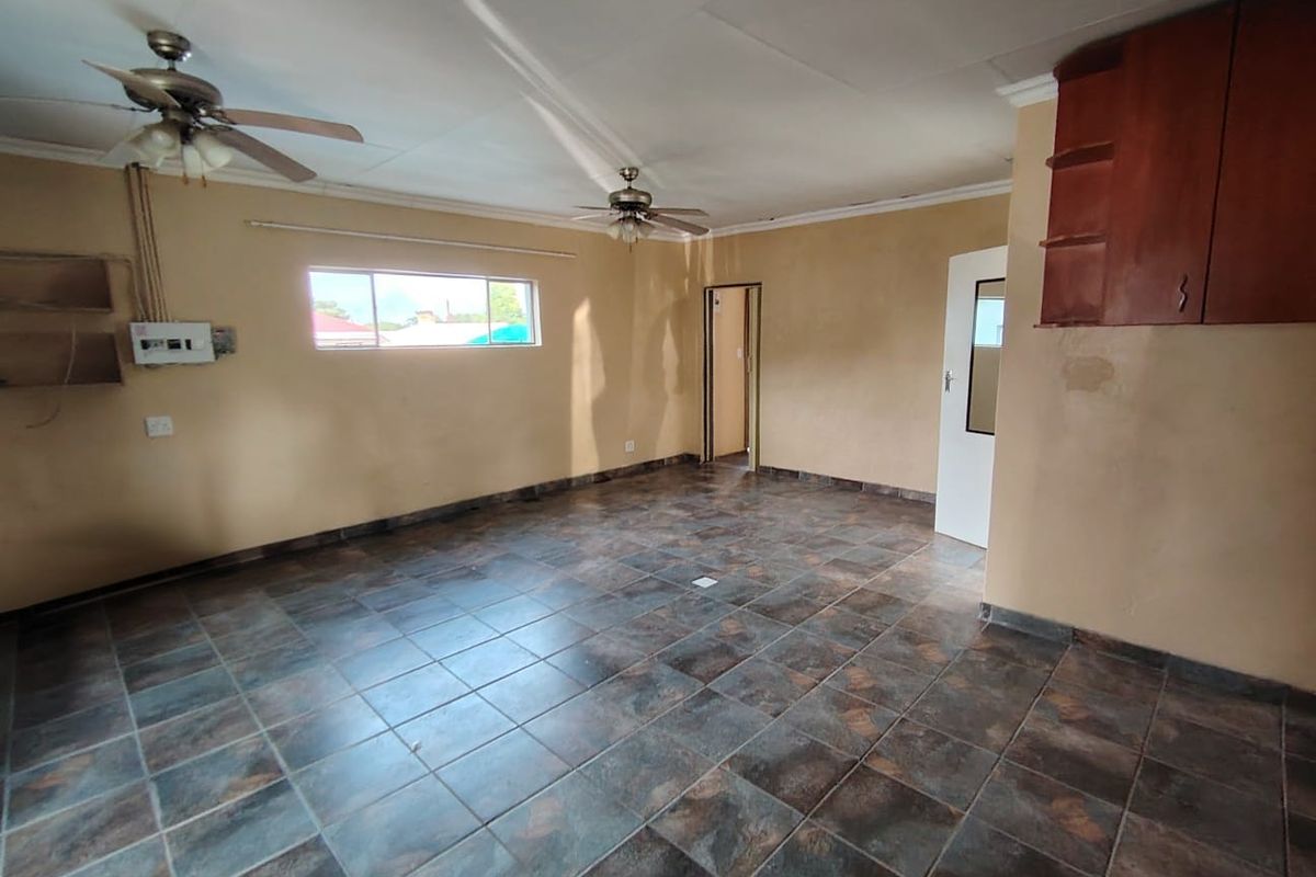 COMFORT MEETS TRANQUILITY – 1-BEDROOM SPACIOUS GARDEN COTTAGE TO LET - Photo 3