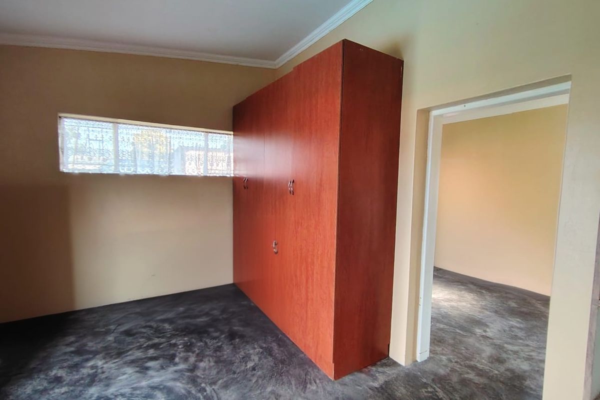 COMFORT MEETS TRANQUILITY – 1-BEDROOM SPACIOUS GARDEN COTTAGE TO LET - Photo 4