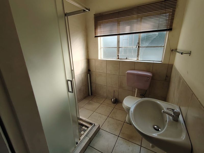 COMFORT MEETS TRANQUILITY – 1-BEDROOM SPACIOUS GARDEN COTTAGE TO LET - Photo 6