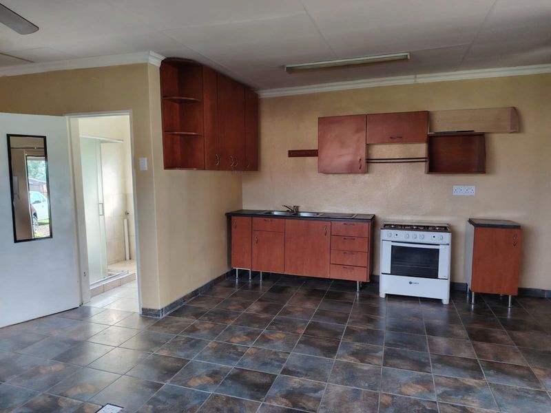 COMFORT MEETS TRANQUILITY – 1-BEDROOM SPACIOUS GARDEN COTTAGE TO LET - Photo 2