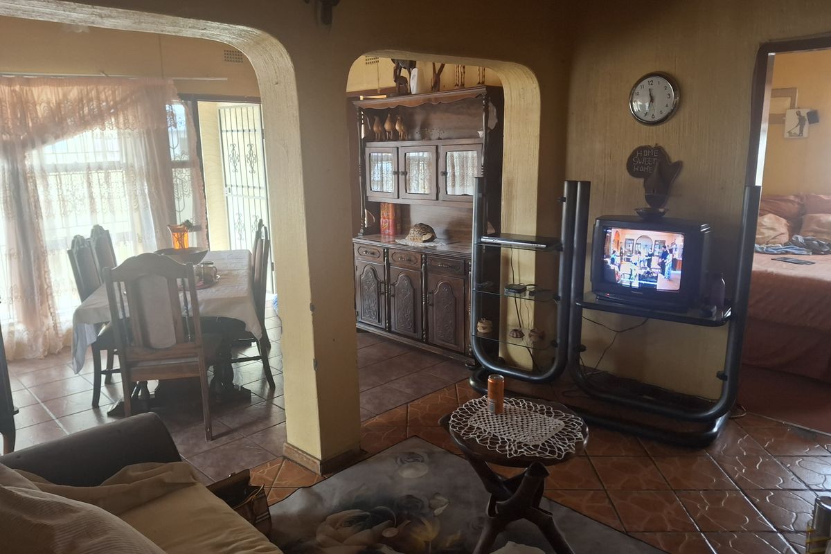 3-Bedroom House with Exceptional Rental Income Potential – Tembisa - Photo 3