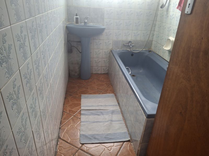 3-Bedroom House with Exceptional Rental Income Potential – Tembisa - Photo 6