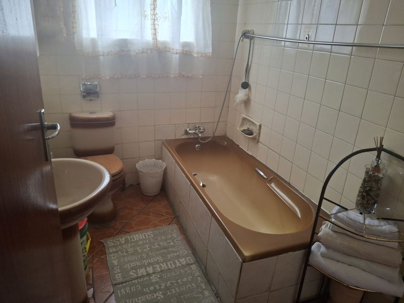 3-Bedroom House with Exceptional Rental Income Potential – Tembisa - Photo 4