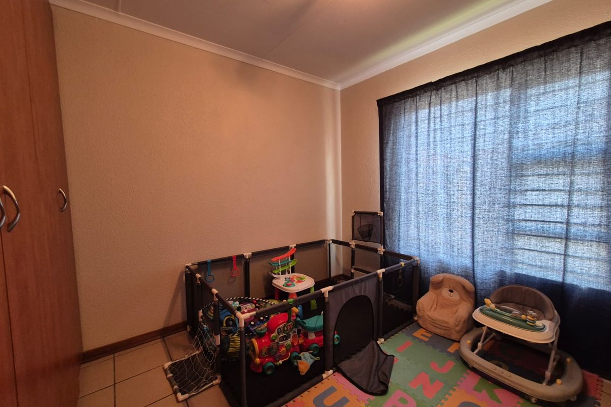 !Perfect Priced in a Secured Area! - Photo 5