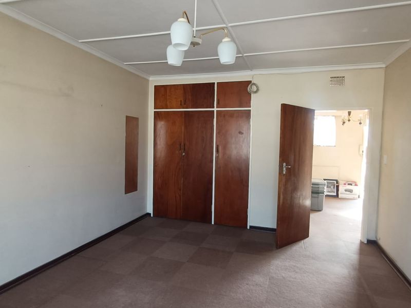 Exceptional Value 1-Bedroom Apartment with Private Garage Secure this well-appointed apartment perfe - Photo 8