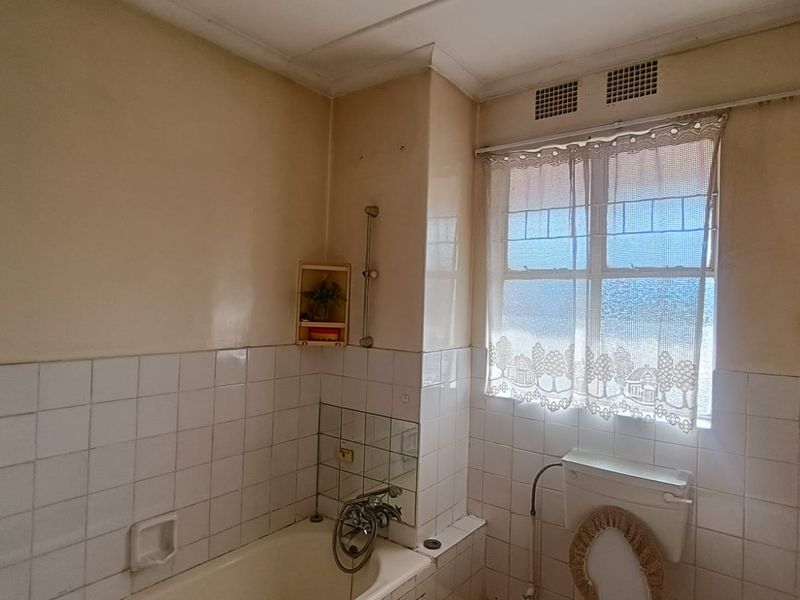 Exceptional Value 1-Bedroom Apartment with Private Garage Secure this well-appointed apartment perfe - Photo 6