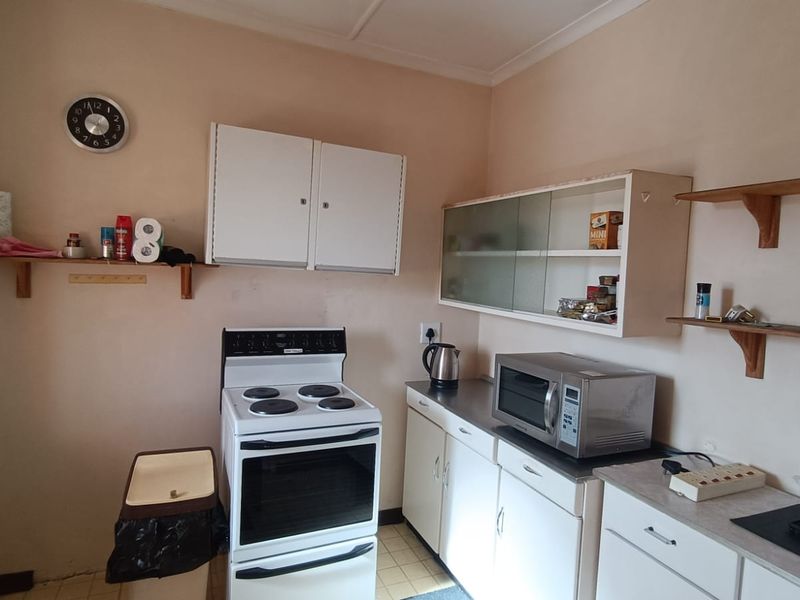 Exceptional Value 1-Bedroom Apartment with Private Garage Secure this well-appointed apartment perfe - Photo 4