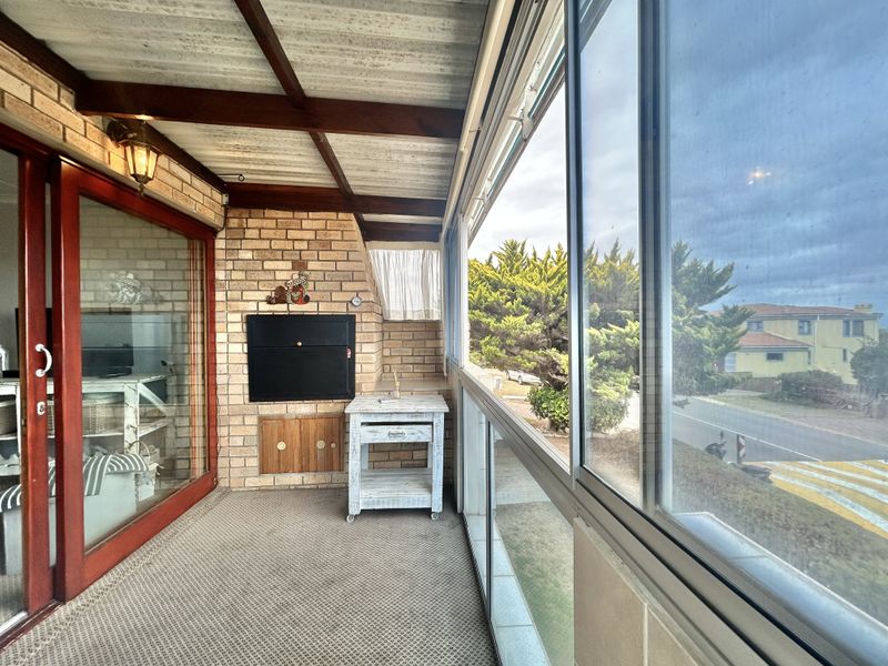 Townhouse with sea view -prime location - Photo 4