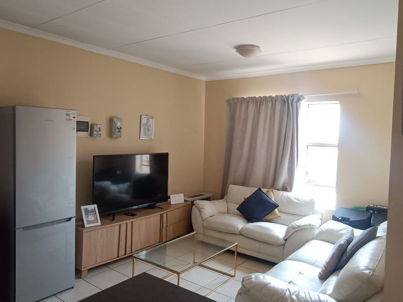 Secure, Functional & Effortlessly Livable - Photo 6