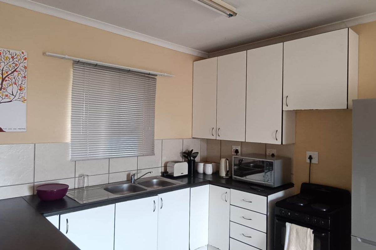 Secure, Functional & Effortlessly Livable - Photo 2