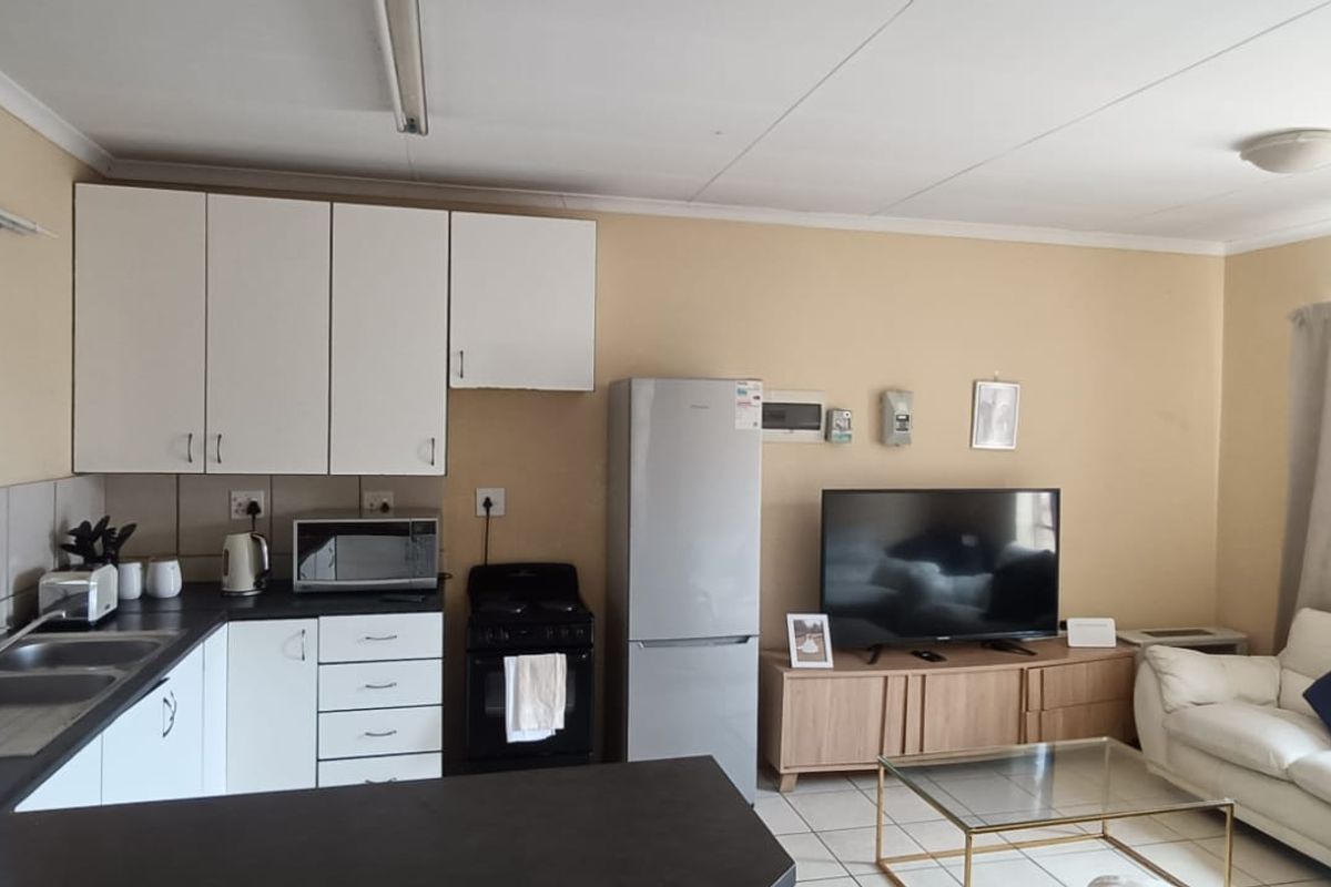 Secure, Functional & Effortlessly Livable - Photo 4