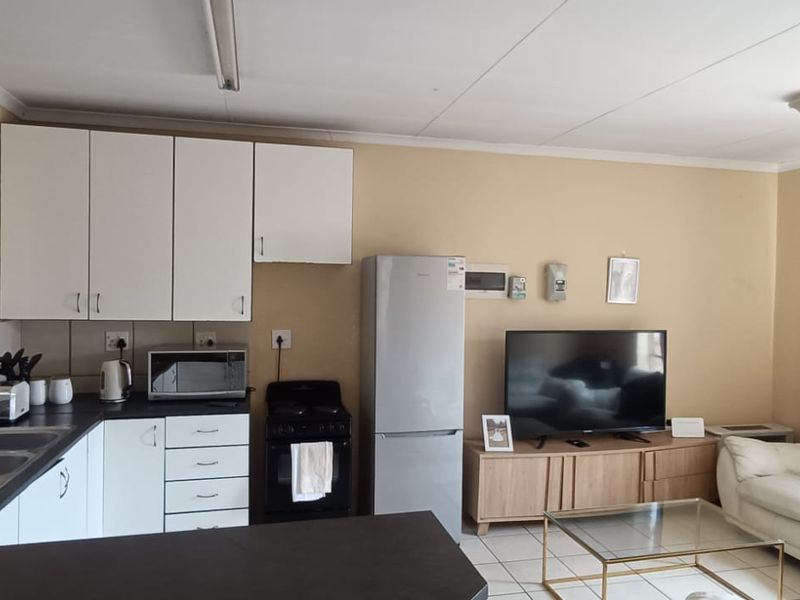 Secure, Functional & Effortlessly Livable - Photo 4