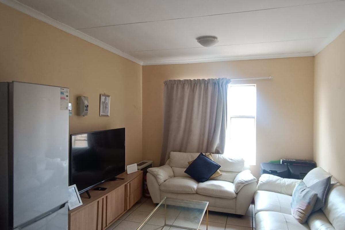 Secure, Functional & Effortlessly Livable - Photo 3