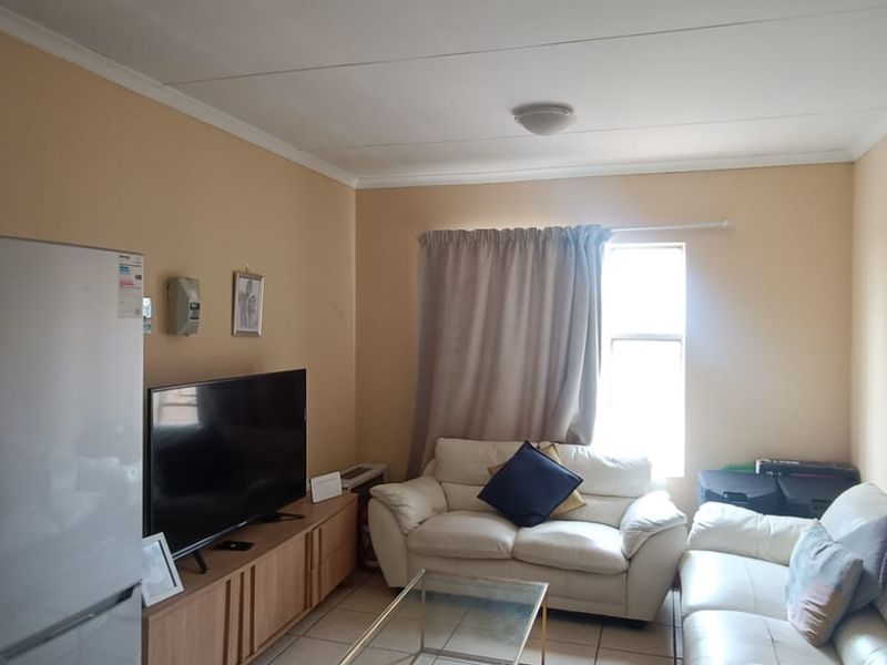 Secure, Functional & Effortlessly Livable - Photo 3