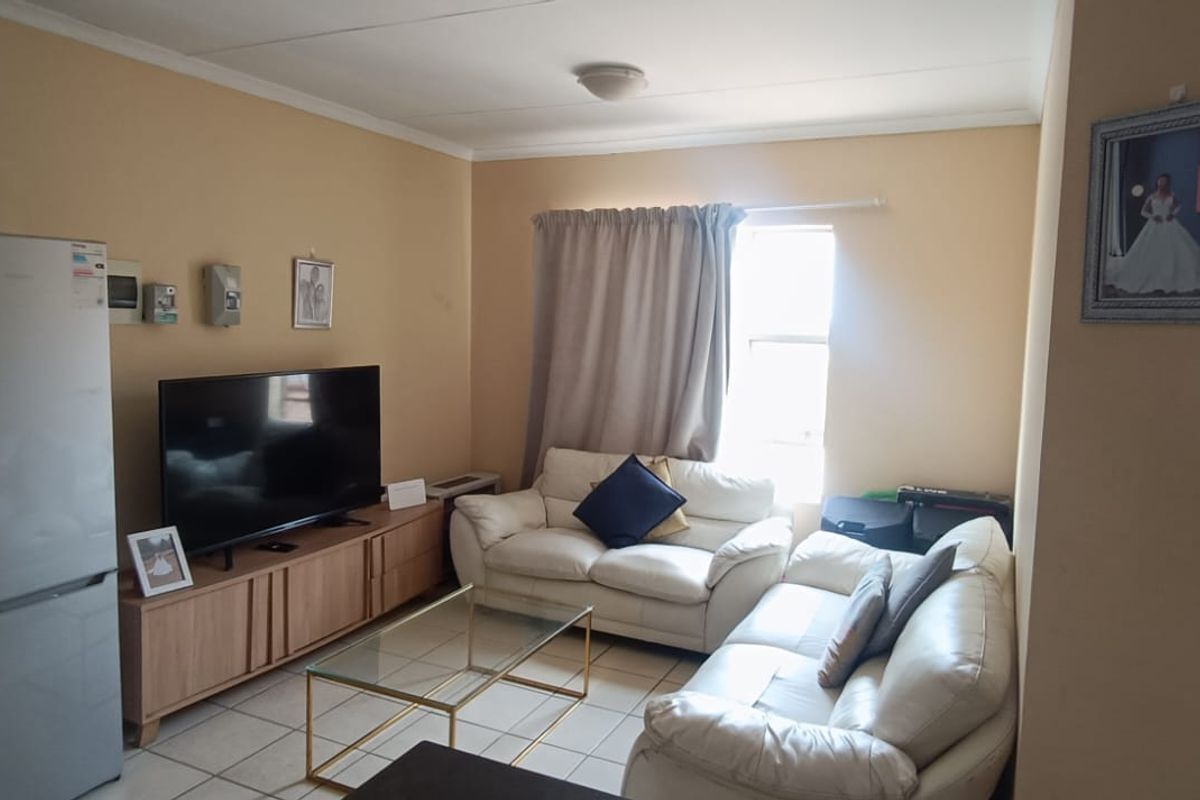 Secure, Functional & Effortlessly Livable - Photo 5