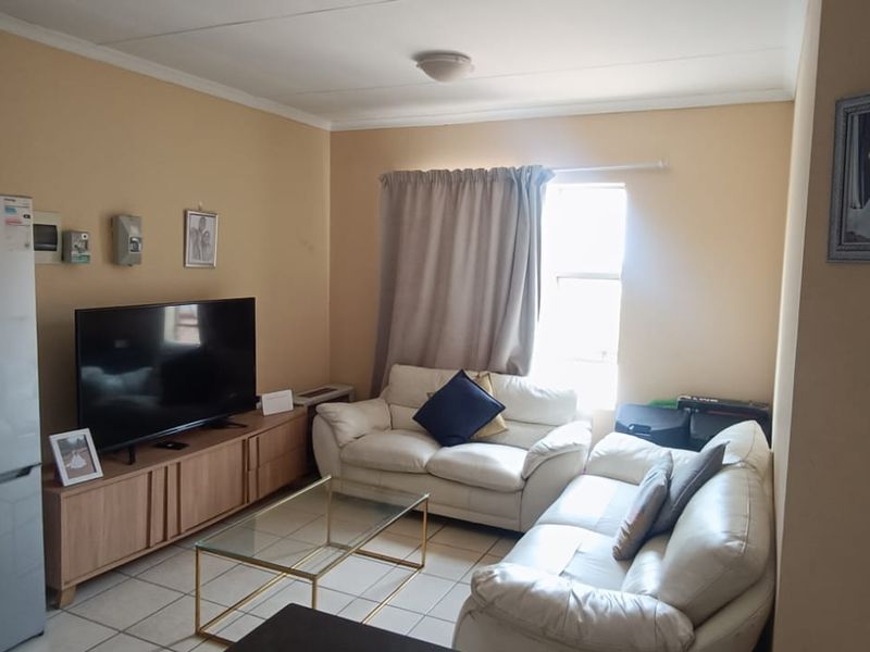 Secure, Functional & Effortlessly Livable - Photo 5