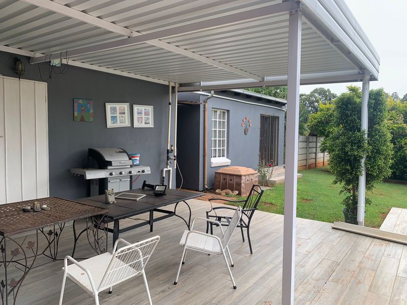 Four Bedroom Small Holding Near Akasia - Photo 6