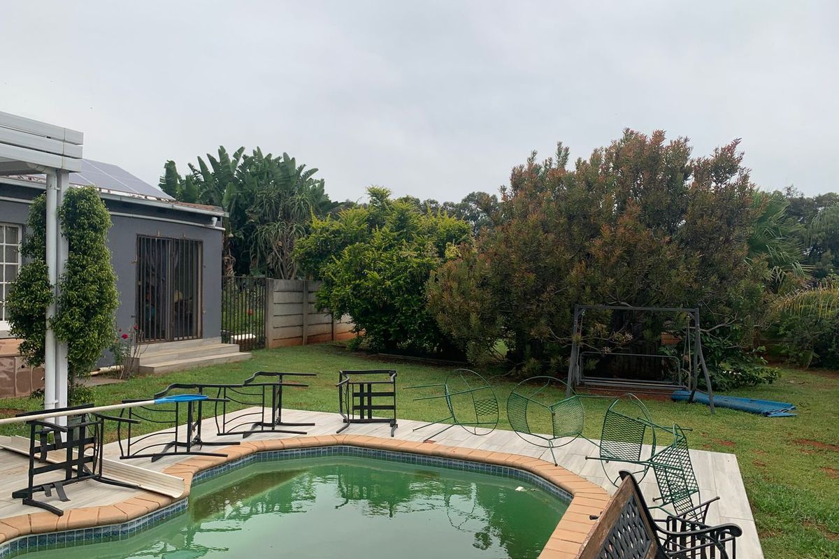 Four Bedroom Small Holding Near Akasia - Photo 4