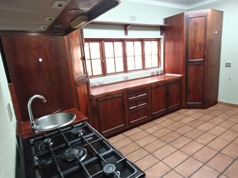 Massive property in a very popular area! - Photo 2