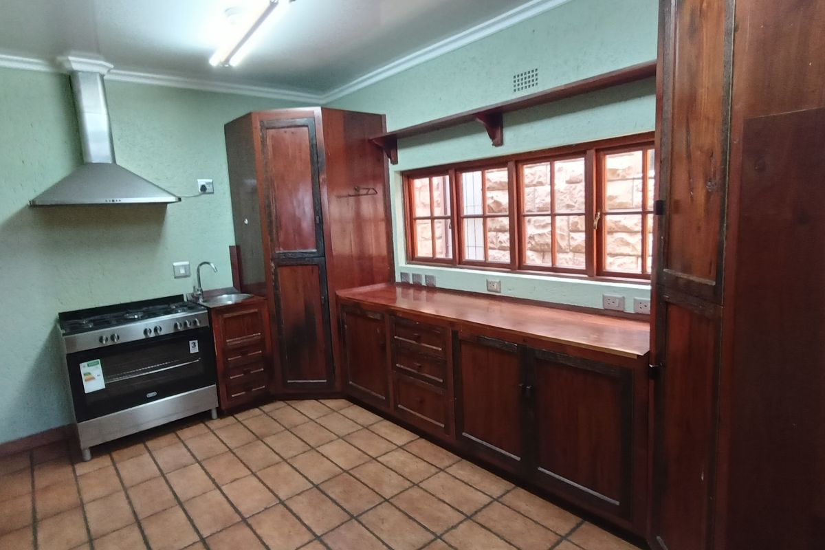 Massive property in a very popular area! - Photo 3