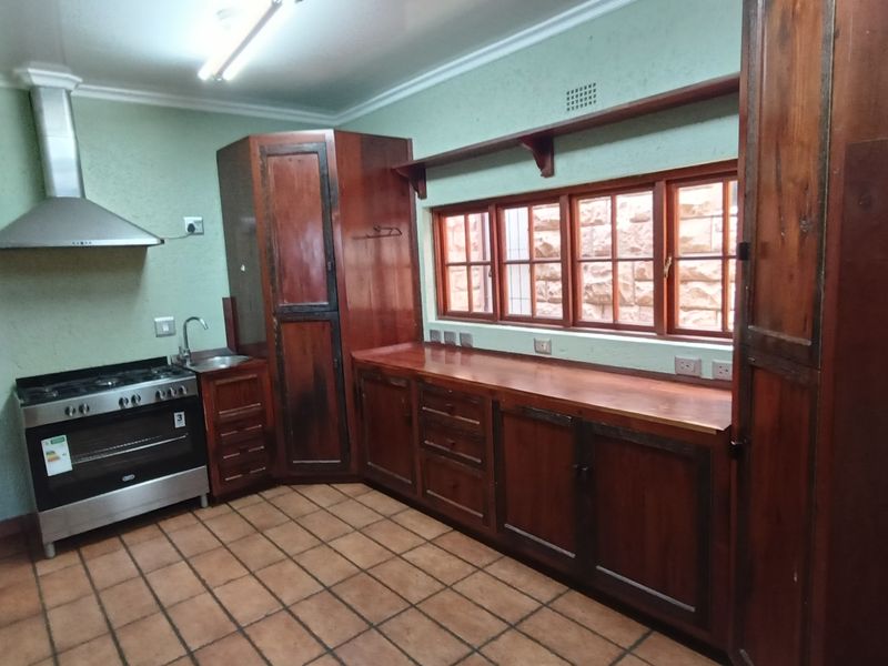 Massive property in a very popular area! - Photo 3