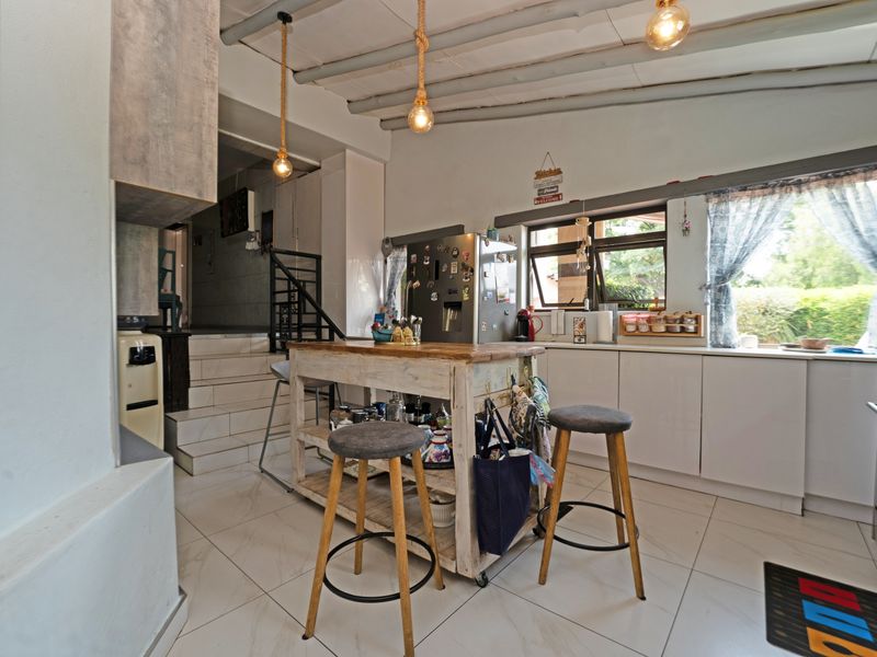 Spacious, Well-Maintained Family Home in Sought-After Bordeaux - Photo 7