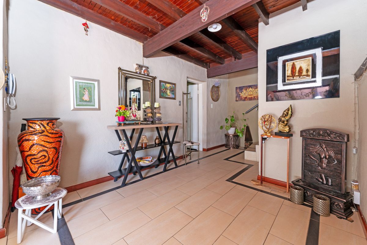 Spacious, Well-Maintained Family Home in Sought-After Bordeaux - Photo 4