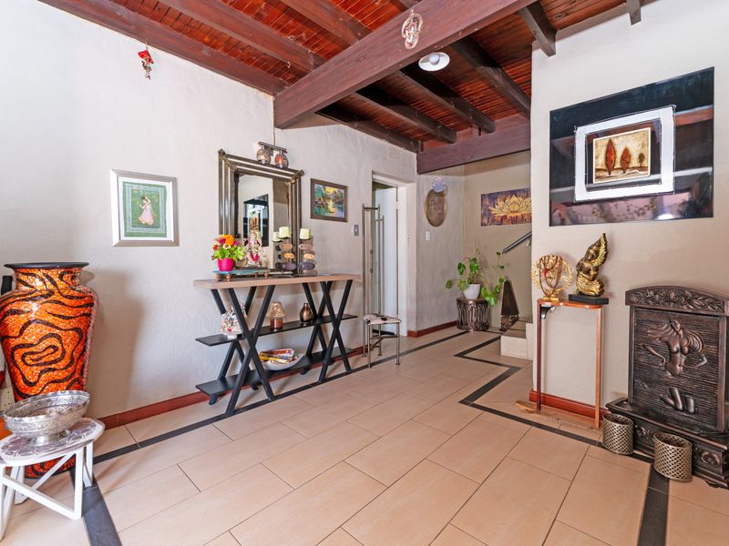 Spacious, Well-Maintained Family Home in Sought-After Bordeaux - Photo 4