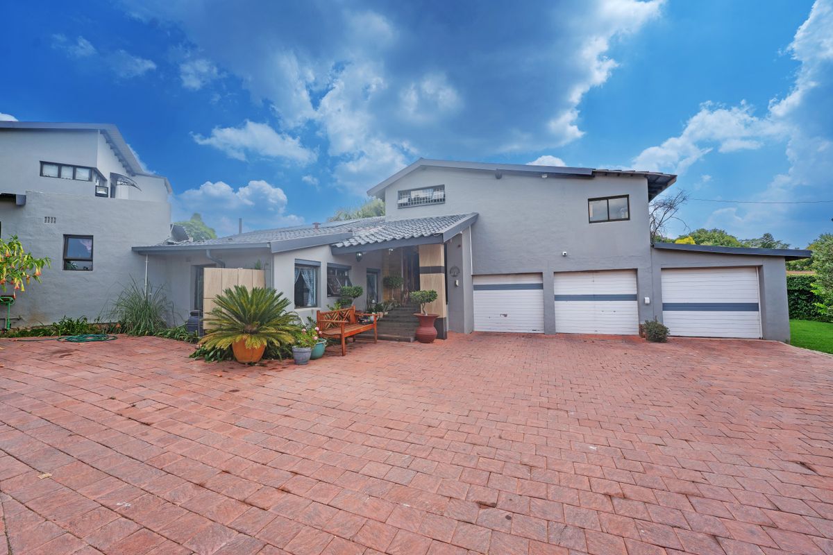 Spacious, Well-Maintained Family Home in Sought-After Bordeaux - Photo 2