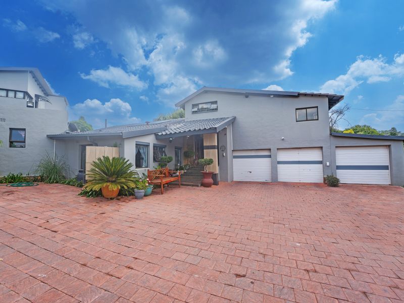 Spacious, Well-Maintained Family Home in Sought-After Bordeaux - Photo 2