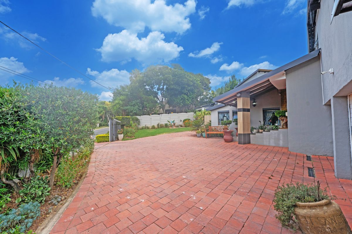 Spacious, Well-Maintained Family Home in Sought-After Bordeaux - Photo 3