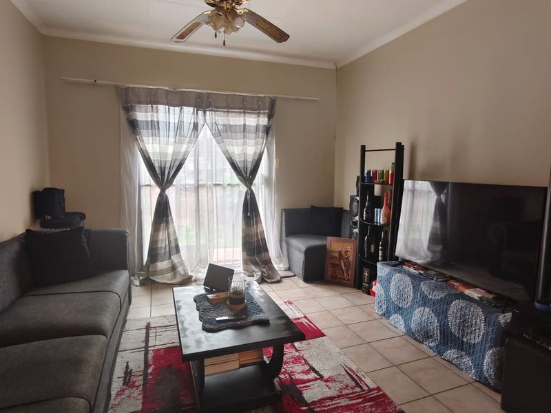 Neat, Secure & Simply Irresistible Townhouse - Photo 8