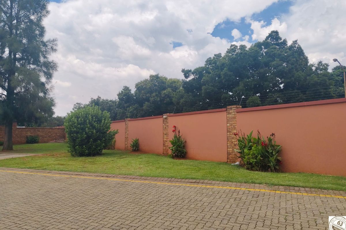 Neat, Secure & Simply Irresistible Townhouse - Photo 3