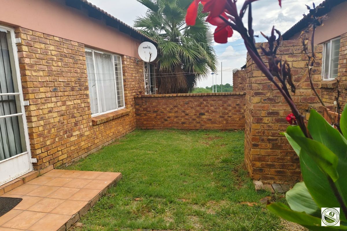 Neat, Secure & Simply Irresistible Townhouse - Photo 4