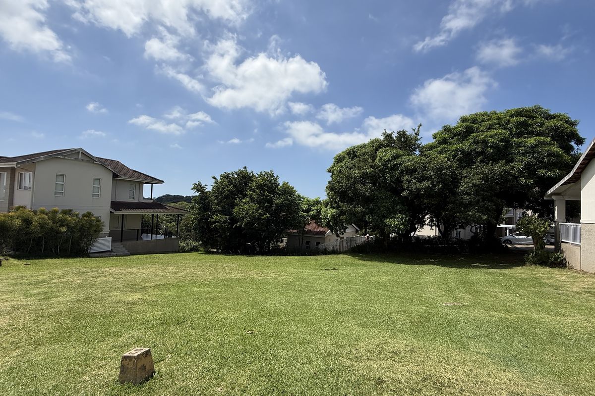 Level land in a secure Estate - Photo 2