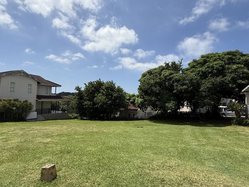 Level land in a secure Estate - Photo 2