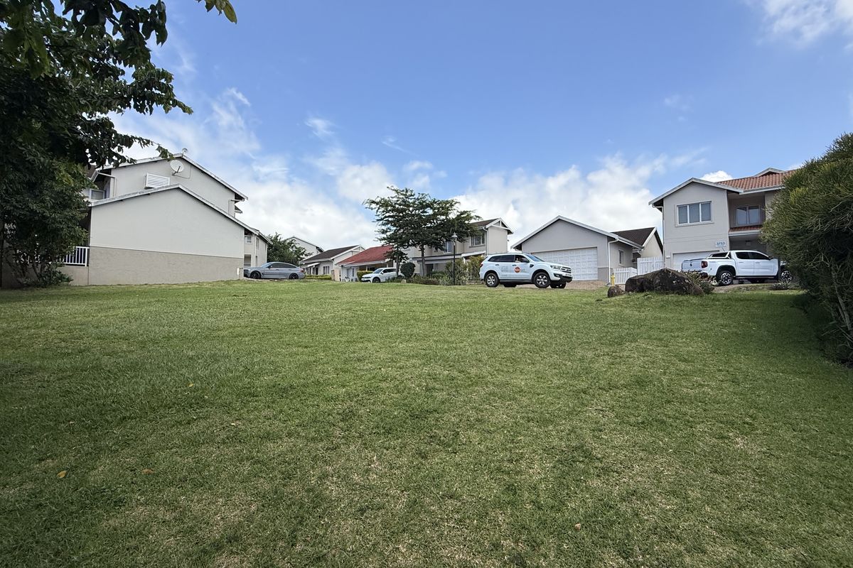 Level land in a secure Estate - Photo 5