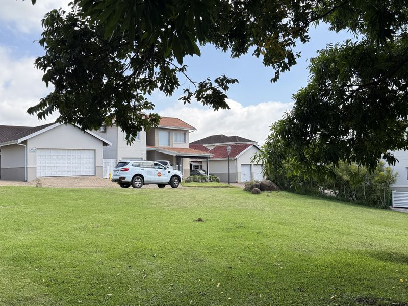 Level land in a secure Estate - Photo 3