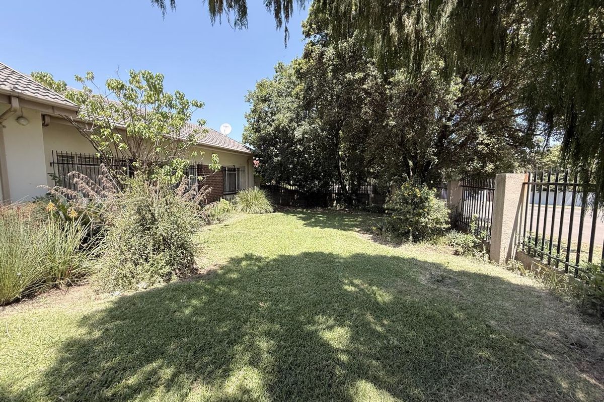 3 Bedroom Drakensberg Aviary hill Property - Photo 3