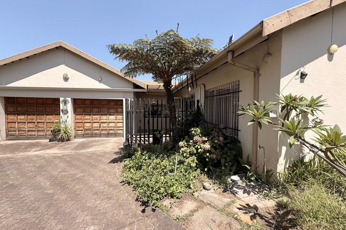 3 Bedroom Drakensberg Aviary hill Property - Photo 2