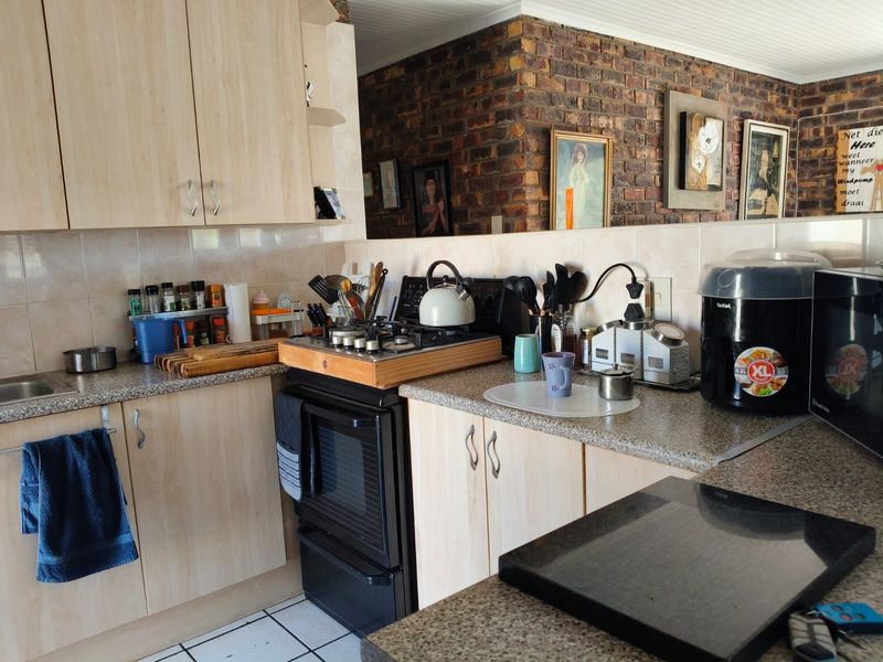 Low-Maintenance Face Brick Home | Prime Location - Photo 9