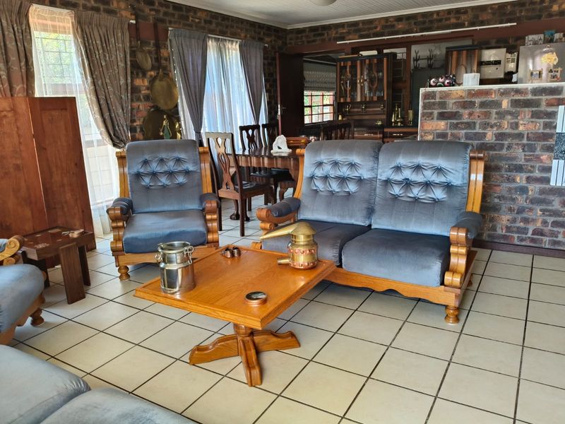 Low-Maintenance Face Brick Home | Prime Location - Photo 5