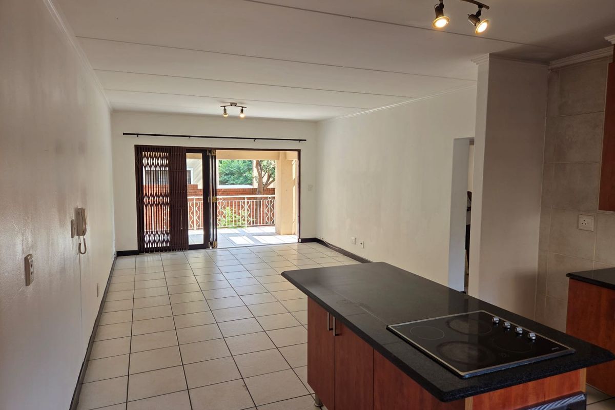 Spacious two bedroom, one bathroom, ground floor apartment – Serious sellers, open to negotiation. - Photo 2