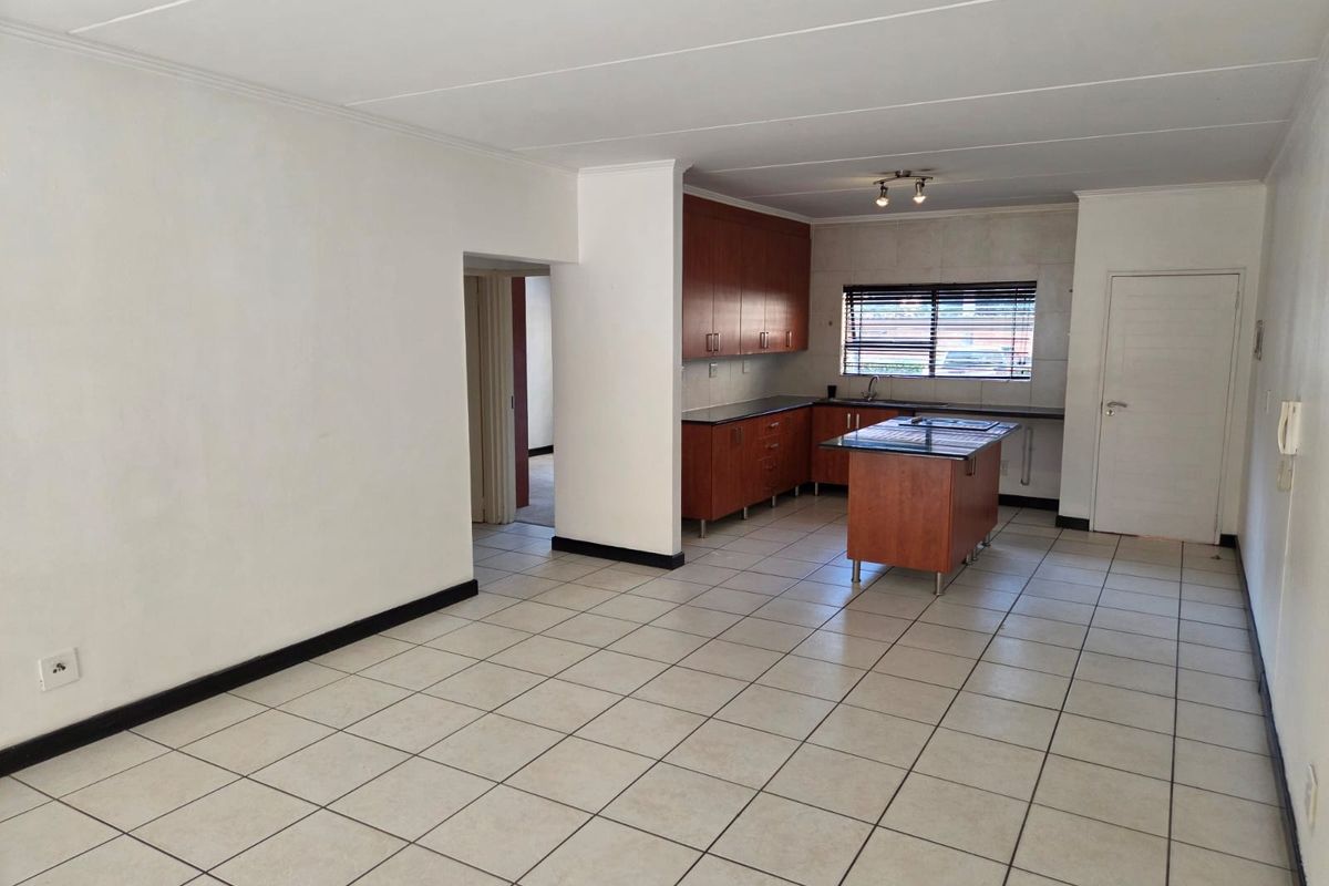 Spacious two bedroom, one bathroom, ground floor apartment – Serious sellers, open to negotiation. - Photo 3