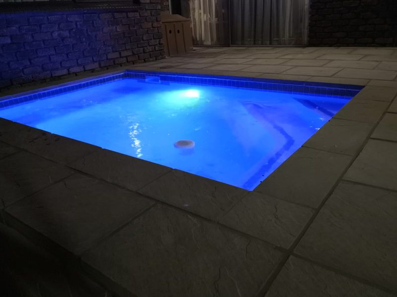 Safe and secure townhouse in a very popular complex. - Photo 7