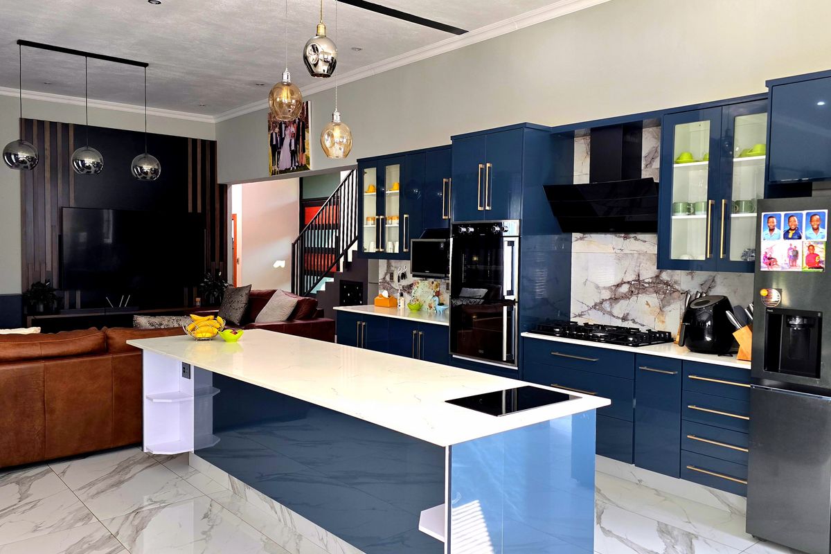 Executive Home in Wigwam Estate for Sale - Photo 4