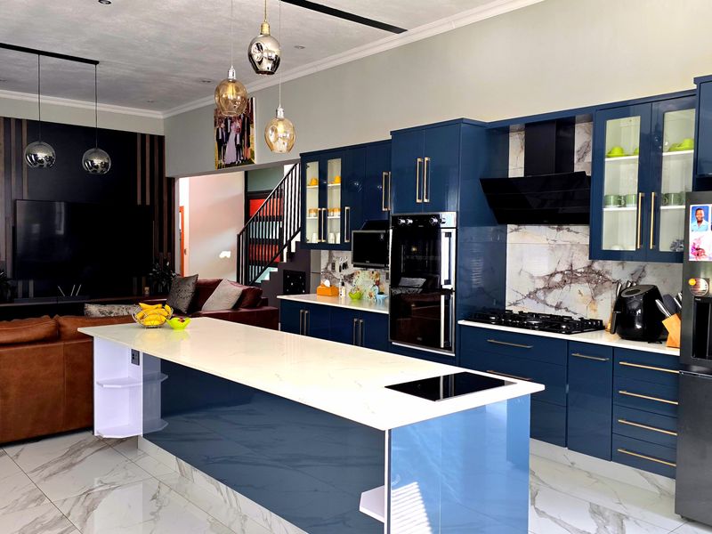 Executive Home in Wigwam Estate for Sale - Photo 4