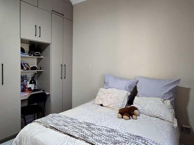 Executive Home in Wigwam Estate for Sale - Photo 10