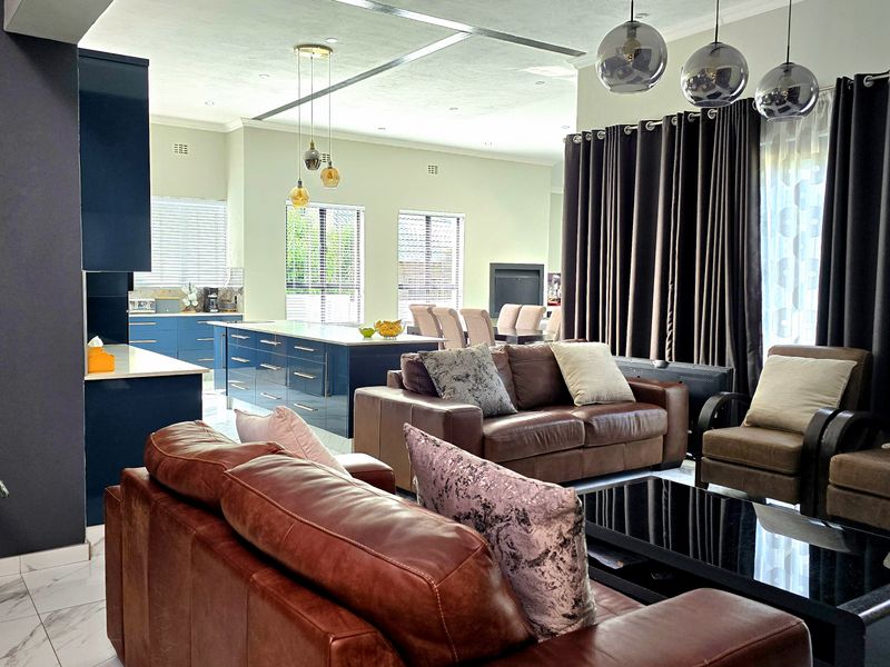 Executive Home in Wigwam Estate for Sale - Photo 7