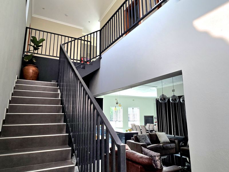 Executive Home in Wigwam Estate for Sale - Photo 2